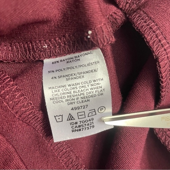 Ann Taylor Factory Pencil Skirt Size Medium Burgundy Wine Elastic Waist Stretchy - Picture 3 of 15